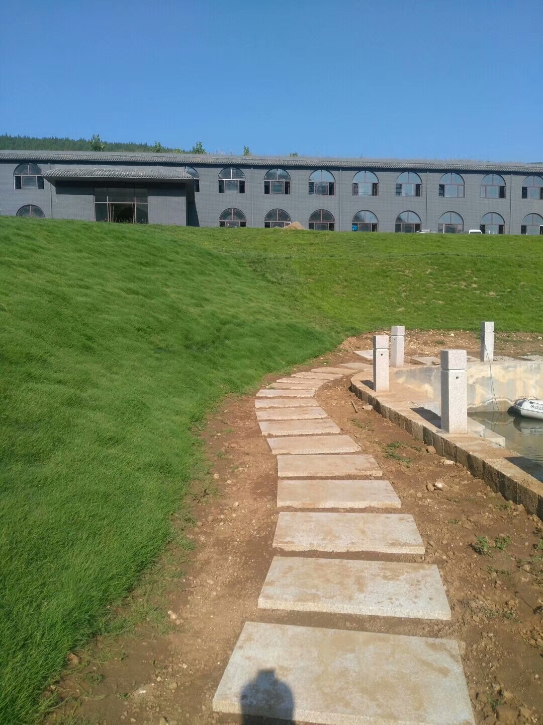 南方護坡適合種什么草？生態護坡草坪哪家好？
